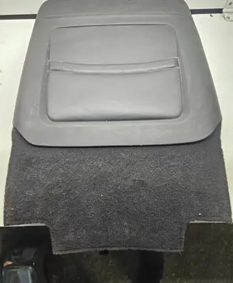 Dodge Challenger Seat trim L0282303