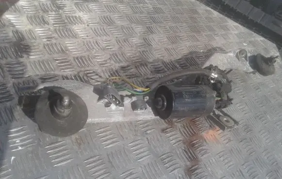 Volvo S80 Front wiper linkage and motor 3512249