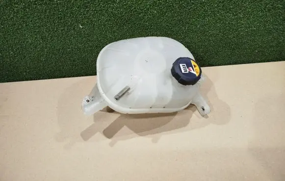 KIA Pro Cee'd III Coolant expansion tank/reservoir 25430F2400