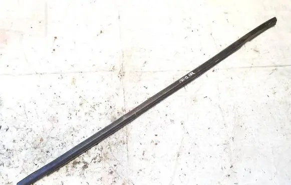 Honda FR-V Front door glass trim molding 