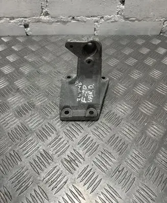 BMW 1 F20 F21 Engine mounting bracket 6788612