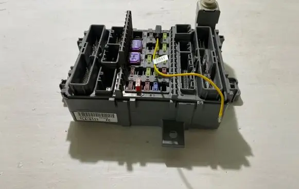 Honda Accord Fuse module TL4G111 081203 FCA20J7VT