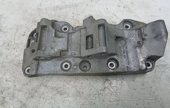 BMW 3 E90 E91 Generator/alternator bracket 8506863