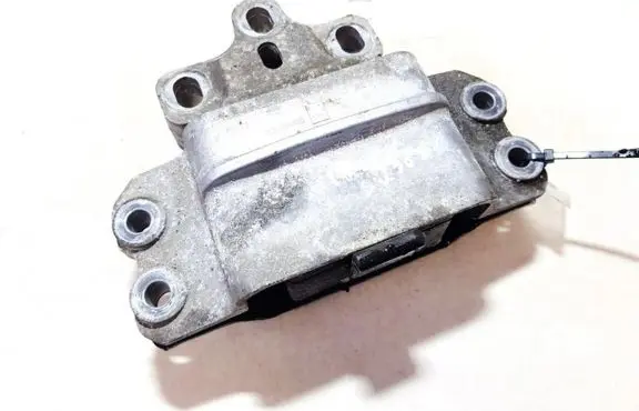 Volkswagen PASSAT B6 Engine mount bracket 3c0199555