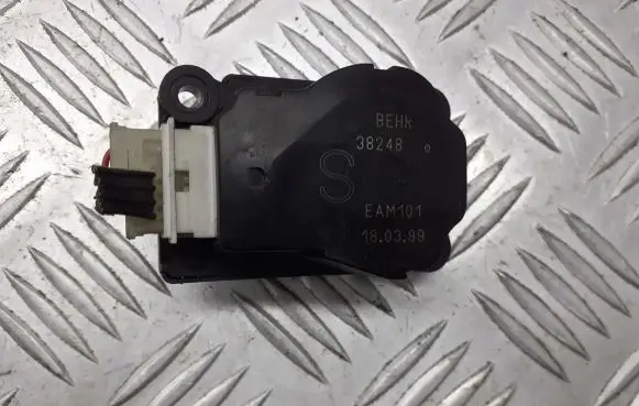 Volvo S80 A/C air flow flap actuator/motor EAM101