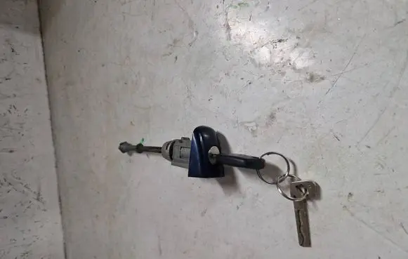 Peugeot 3008 I Coupe door lock (next to the handle) 
