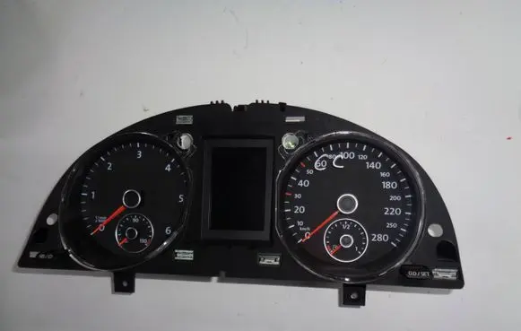 Volkswagen PASSAT CC Speedometer (instrument cluster) 3C8920870N 011675