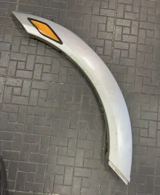 Mitsubishi Montero Front arch trim MR478741