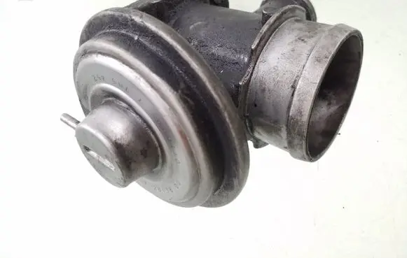 BMW 5 E39 EGR valve 7785452 72813800