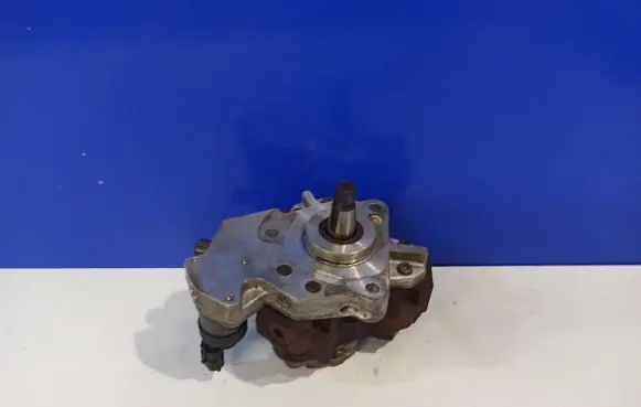 Volvo S40, V40 Mechanical fuel pump 8602784