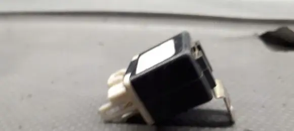 KIA Carnival Fuel pump relay 75767740