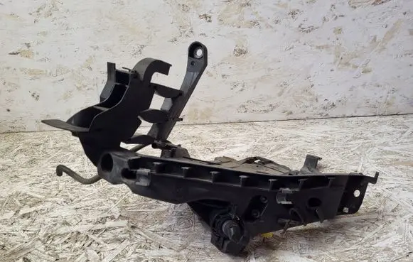 Audi A4 S4 B8 8K Headlight/headlamp mounting bracket 8K0805607C