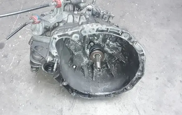Renault Megane II Manual 6 speed gearbox 8200128325