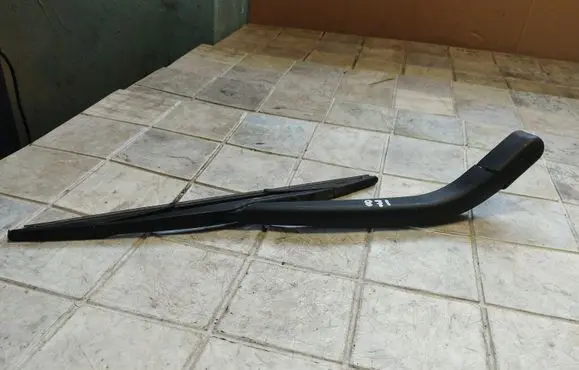 Mitsubishi Colt Rear wiper blade arm