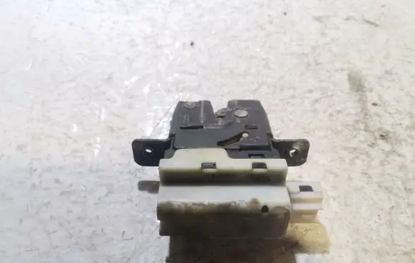 Nissan Primera Tailgate/trunk/boot lock/catch/latch 90502AV710