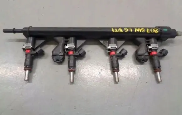 Peugeot 207 Fuel injector supply line/pipe 