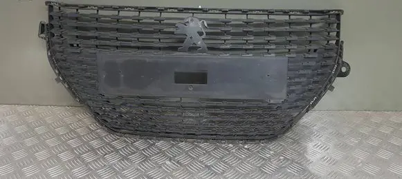 Peugeot 208 II Front bumper upper radiator grill 9823209980