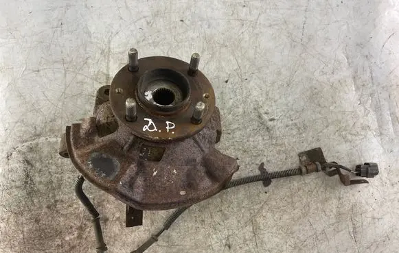 KIA Carens I Front wheel hub spindle knuckle