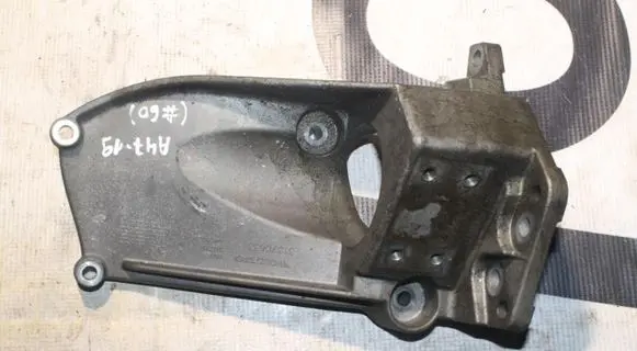 Volvo S60 Engine mount bracket 31370633