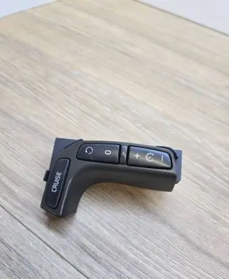 Volvo V70 Steering wheel buttons/switches 9452797