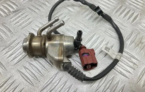 Volkswagen Tiguan AdBlue injector 04L131113P