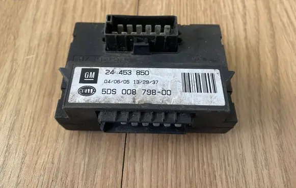 Opel Astra H Tow bar trailer control unit/module 24453850 5DS00879800