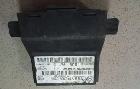 Volkswagen Golf V Gateway control module 1K0907530K