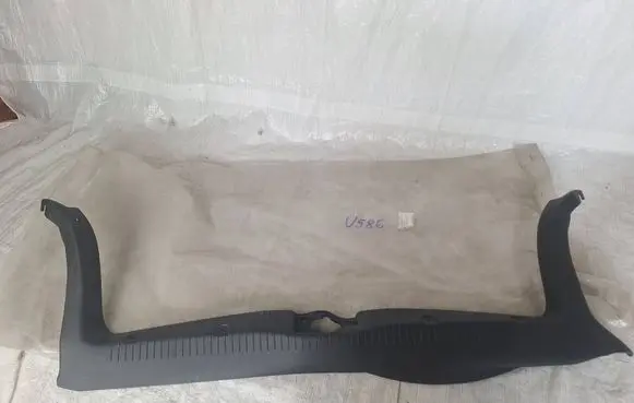 Volkswagen Golf III Trunk/boot trim cover 1H6863459