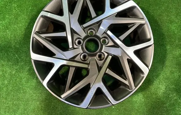 Hyundai Kona I R18 alloy rim 