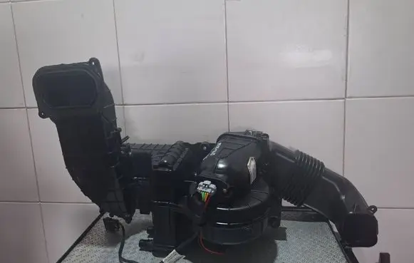 Renault Trafic III (X82) Interior heater climate box assembly 8200410495