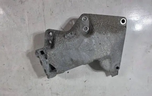 Mercedes-Benz Vito Viano W447 Engine mounting bracket A6222230001 112318576R 6222230000