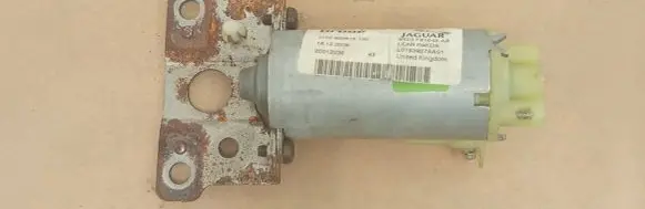 Jaguar XF X250 Seat adjustment motor 9X23F61645AA L0183927AA01 1022925618100