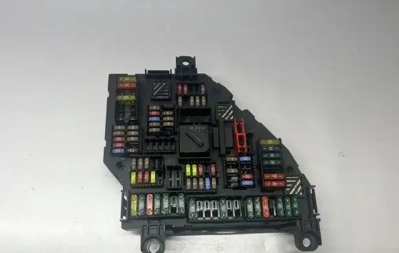 BMW 5 F10 F11 Fuse module 9252813