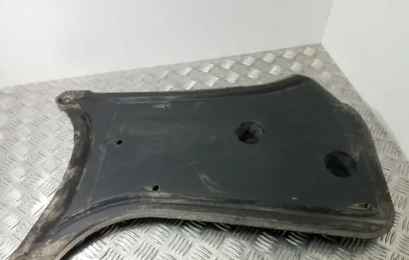 Audi A5 8T 8F Other under body part 8K0825219