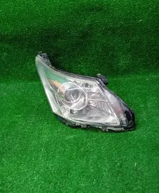 Toyota Avensis T270 Headlight/headlamp