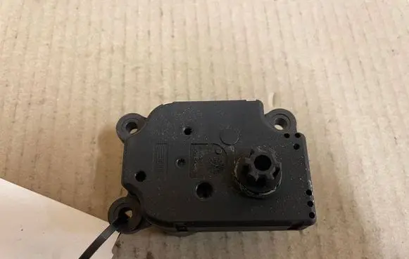 Citroen C5 Air flap motor/actuator 4PUH19E616BC