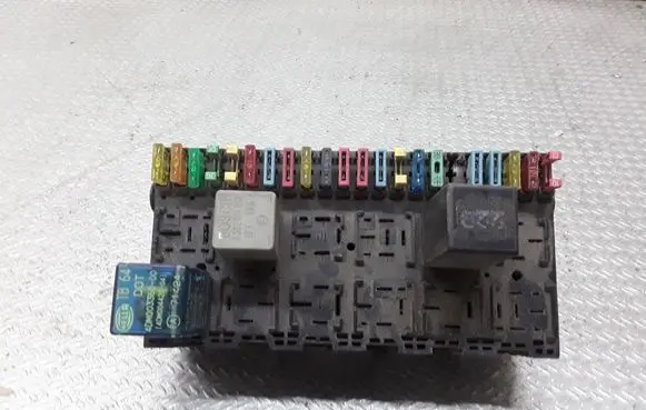 Volkswagen Transporter - Caravelle T4 Fuse module 357937039