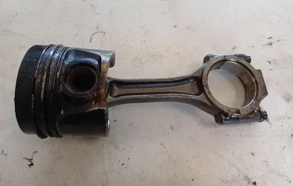 Volkswagen Sharan Piston with connecting rod 03L107065S 038105401J