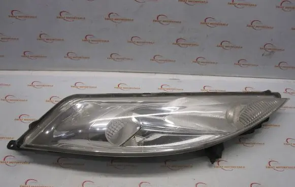Nissan Juke I F15 Headlight/headlamp 