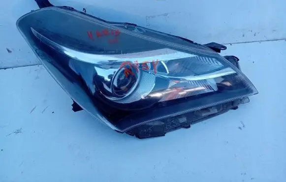 Toyota Yaris Headlight/headlamp