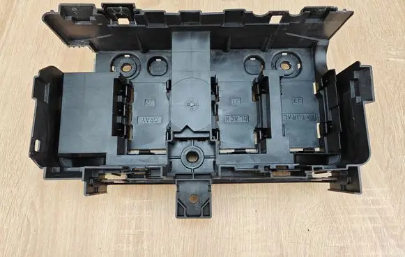 Volkswagen Amarok II Fuse box cover MB3T14A465AB