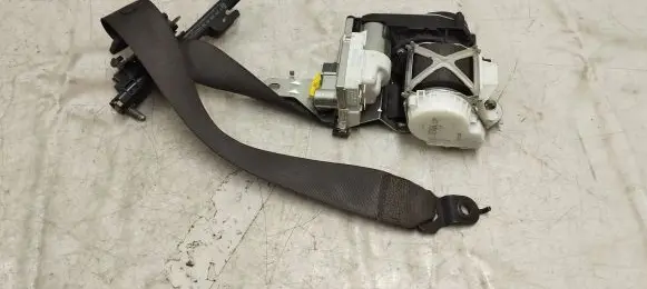 Mercedes-Benz GL X166 Front seatbelt A1668601400