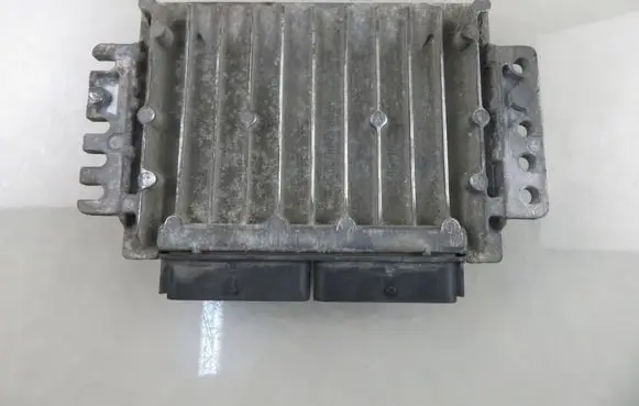 Renault Scenic I Engine control unit/module S110114000C 8200057536 8200029658