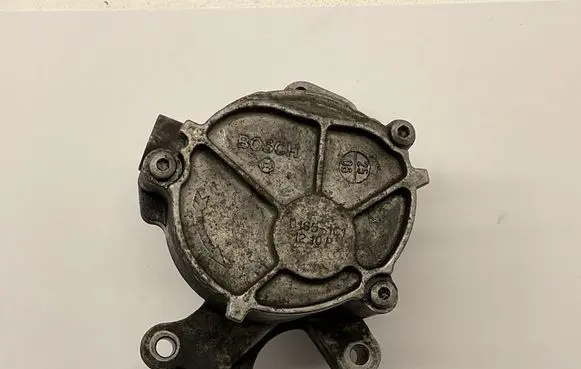 Ford Focus C-MAX Vacuum pump D1651C1