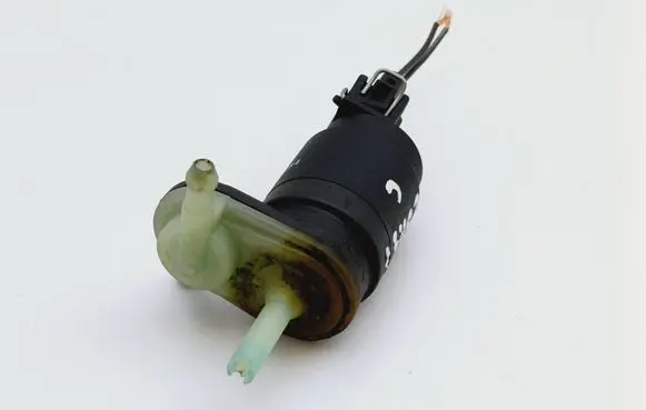Opel Corsa C Windscreen/windshield washer pump 24439254