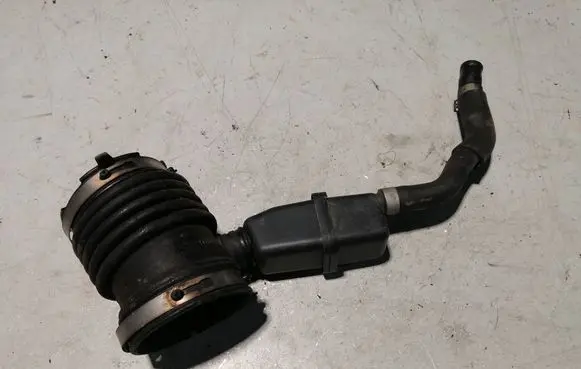 Nissan Pathfinder R52 Air intake hose/pipe 6KA02