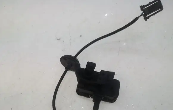 Volkswagen Jetta VI Fuel tank cap lock 5C6810773B