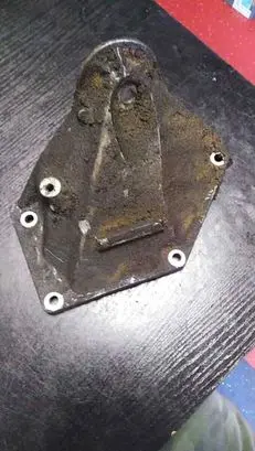 BMW 5 E39 Engine mounting bracket 6761111