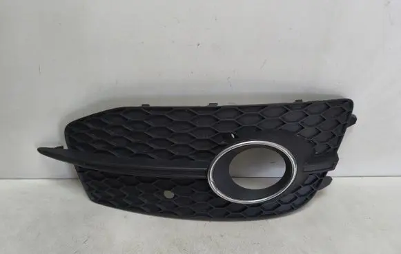 Audi Q3 8U Front bumper lower grill 8U0807682D