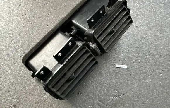 Nissan Patrol Y61 Dash center air vent grill 68750VB000
